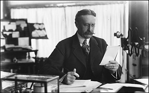 Harry Gordon Selfridge in his office.