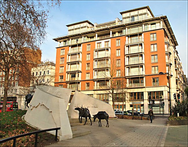 Harry Selfridge moved into an appartment in the newly completed Brook House, 113 Park Lane, London W1K 7AJ