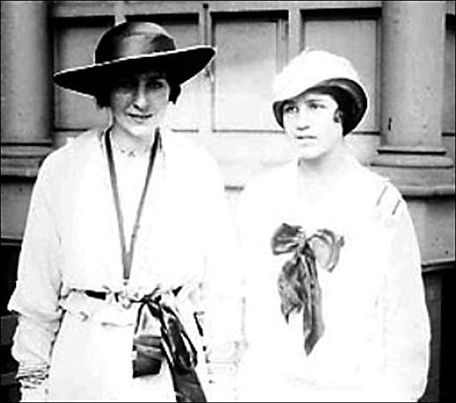 Rosalie and Violette Selfridge in 1914